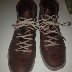 MERRELL Aound Town Boots  Huckleberry Leather